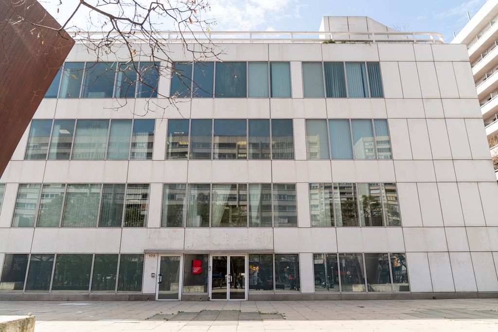 Edifici del Servei d'Atenció a Immigrants, Emigrants i Refugiats (SAIER)