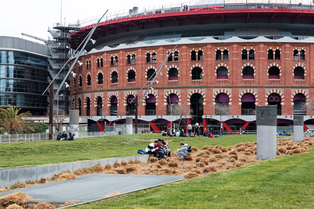 Parc de Joan Miró i Centre Comercial Les Arenes