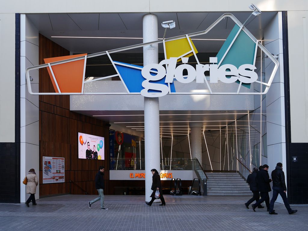 Una de les entrades del Centre Comercial Barcelona Glòries