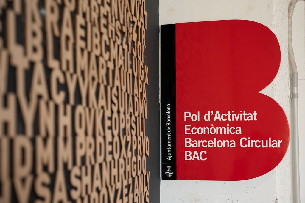 Rètol a la porta de l’entrada del Pol d’activitat econòmica Barcelona Circular (BAC)