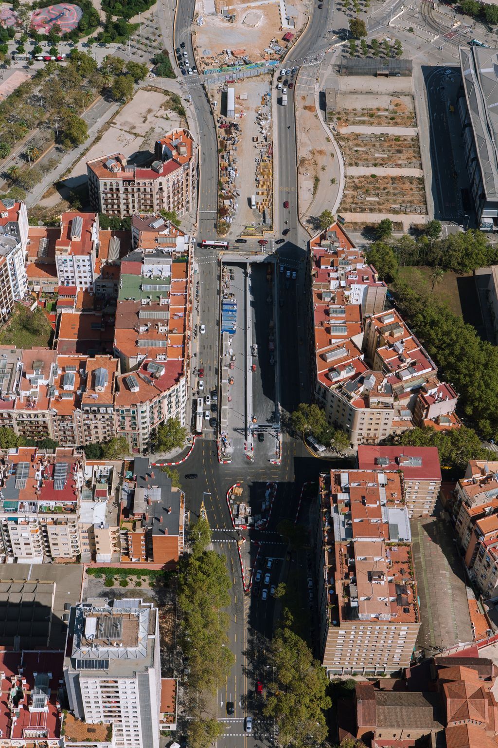 Setembre 2021. Vista aèria de les obres de soterrament de la gran via de les Corts Catalanes
