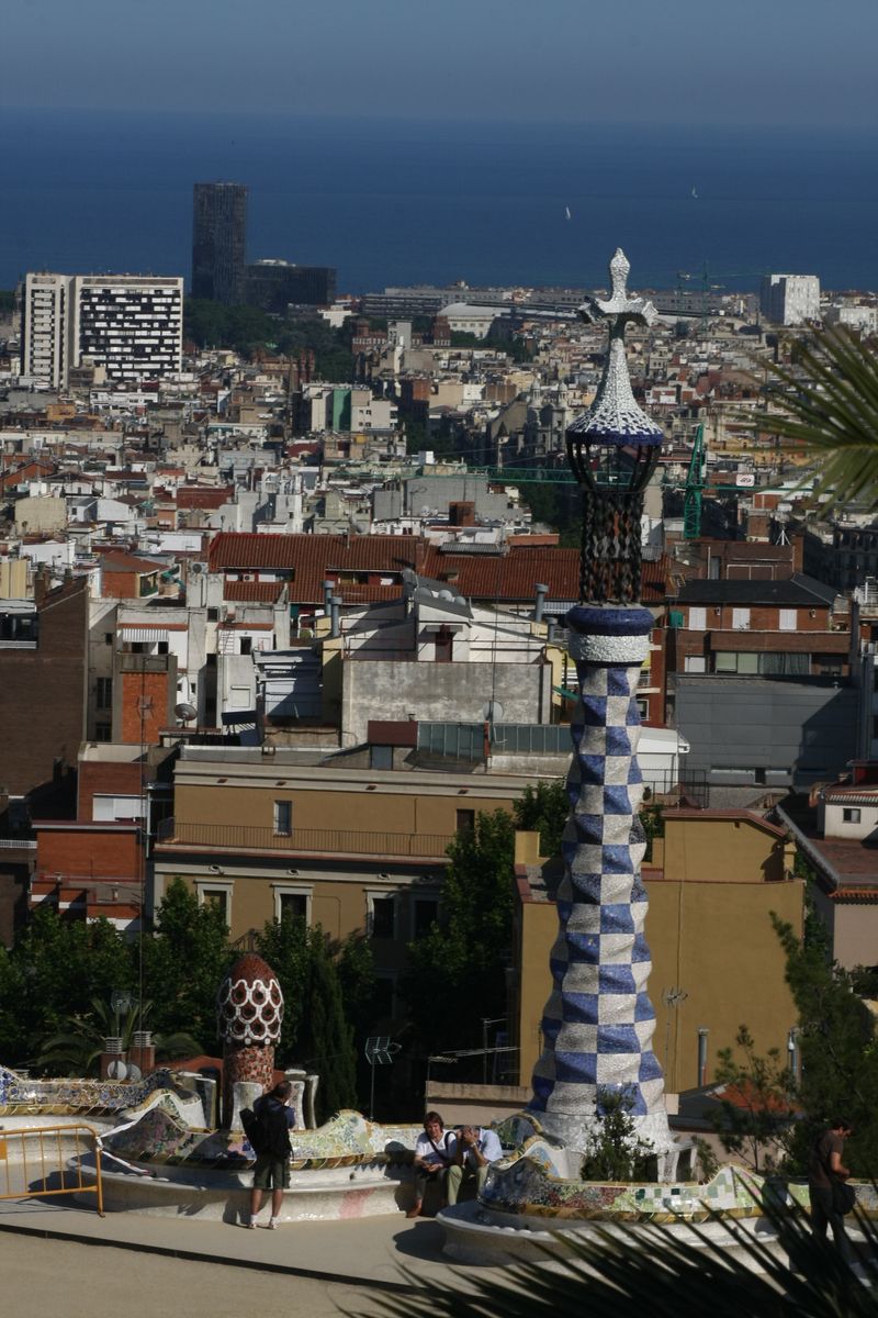 <div class='imageHoverDetail'>
             <p class='imageHoverTitle twoLineBreak'>Park Güell. Vistes de Barcelona i de la torre dels pavellons d'accés</p>
             <p class='imageHoverAutor oneLineBreak'>Autor: Vicente Zambrano González</p>
             <button class='imageHoverBtn'>Mostra els detalls de la imatge <span class='sr-only'>Park Güell. Vistes de Barcelona i de la torre dels pavellons d'accés</span></button>
             </div>