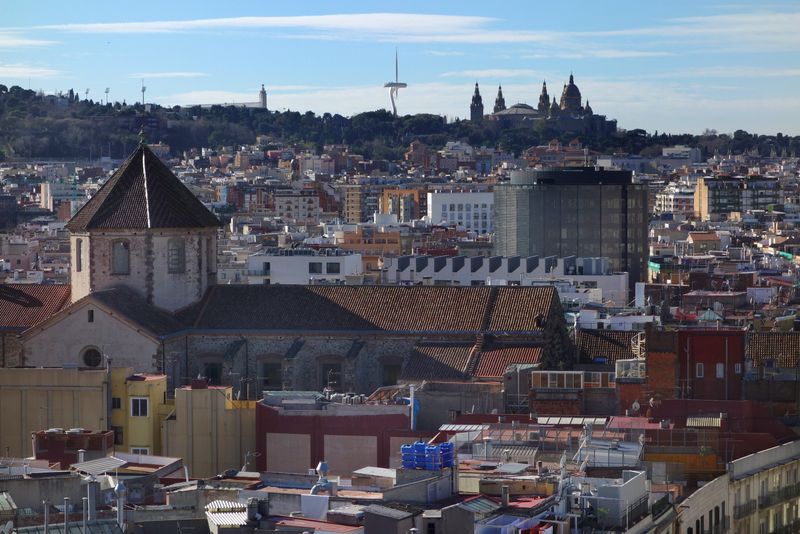 <div class='imageHoverDetail'>
             <p class='imageHoverTitle twoLineBreak'>Vista parcial de Barcelona des de l'església del Pi en direcció a la muntanya...</p>
             <p class='imageHoverAutor oneLineBreak'>Autor: Vicente Zambrano González</p>
             <button class='imageHoverBtn'>Mostra els detalls de la imatge <span class='sr-only'>Vista parcial de Barcelona des de l'església del Pi en direcció a la muntanya...</span></button>
             </div>