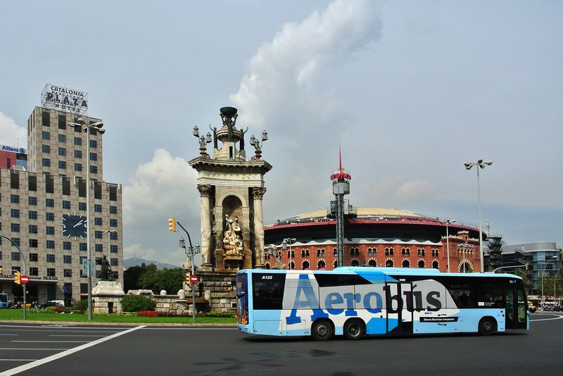 <div class='imageHoverDetail'>
             <p class='imageHoverTitle twoLineBreak'>Aerobús circulant per la plaça d'Espanya</p>
             <p class='imageHoverAutor oneLineBreak'>Autor: Vicente Zambrano González</p>
             <button class='imageHoverBtn'>Mostra els detalls de la imatge <span class='sr-only'>Aerobús circulant per la plaça d'Espanya</span></button>
             </div>