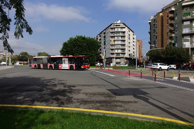 <div class='imageHoverDetail'>
             <p class='imageHoverTitle twoLineBreak'>Avinguda Meridiana, tram entre Ciutadella i plaça de les Glòries Catalanes. A...</p>
             <p class='imageHoverAutor oneLineBreak'>Autor: Vicente Zambrano González</p>
             <button class='imageHoverBtn'>Mostra els detalls de la imatge <span class='sr-only'>Avinguda Meridiana, tram entre Ciutadella i plaça de les Glòries Catalanes. A...</span></button>
             </div>