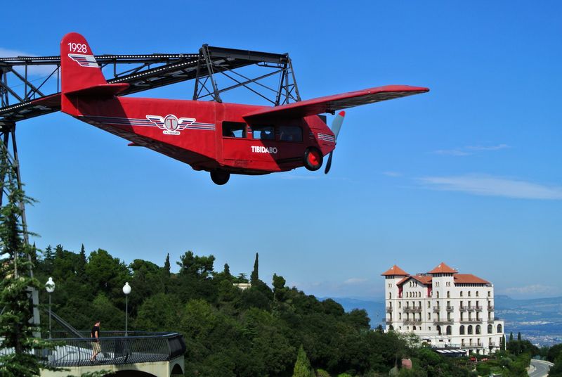 <div class='imageHoverDetail'>
             <p class='imageHoverTitle twoLineBreak'>Parc d'atraccions Tibidabo. L'Avió</p>
             <p class='imageHoverAutor oneLineBreak'>Autor: Vicente Zambrano González</p>
             <button class='imageHoverBtn'>Mostra els detalls de la imatge <span class='sr-only'>Parc d'atraccions Tibidabo. L'Avió</span></button>
             </div>