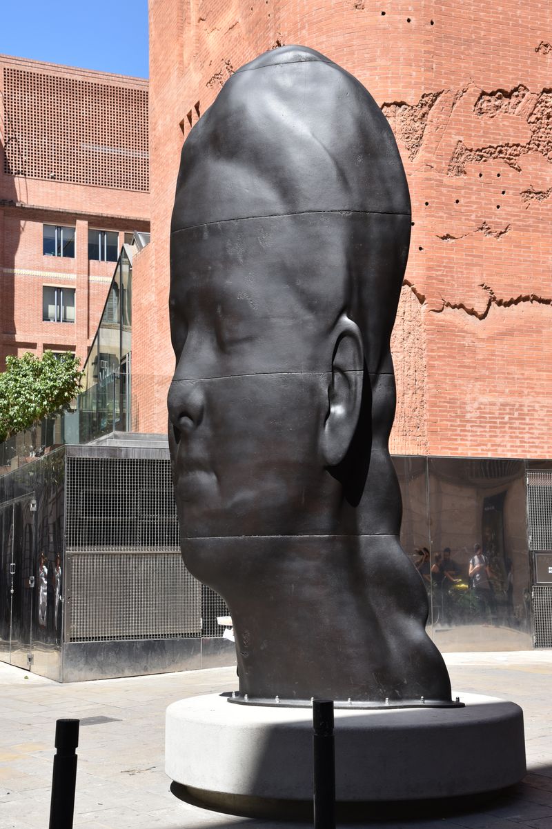 <div class='imageHoverDetail'>
             <p class='imageHoverTitle twoLineBreak'>Escultura Carmela, de Jaume Plensa</p>
             <p class='imageHoverAutor oneLineBreak'>Autor: Antonio Lajusticia Bueno</p>
             <button class='imageHoverBtn'>Mostra els detalls de la imatge <span class='sr-only'>Escultura Carmela, de Jaume Plensa</span></button>
             </div>