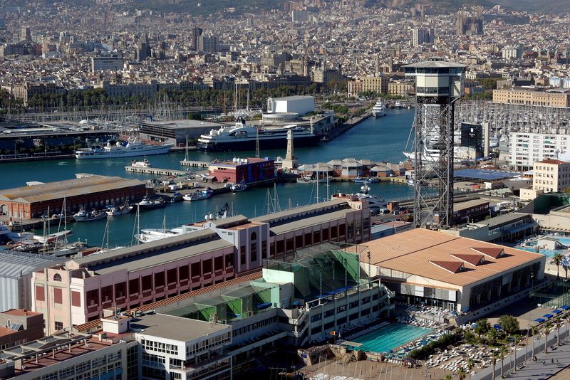 <div class='imageHoverDetail'>
             <p class='imageHoverTitle twoLineBreak'>Port Vell i Torre de Sant Sebastià</p>
             <p class='imageHoverAutor oneLineBreak'>Autor: Vicente Zambrano González</p>
             <button class='imageHoverBtn'>Mostra els detalls de la imatge <span class='sr-only'>Port Vell i Torre de Sant Sebastià</span></button>
             </div>