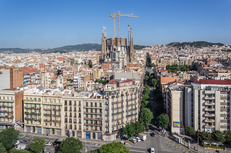 <div class='imageHoverDetail'>
             <p class='imageHoverTitle twoLineBreak'>Sagrada Família i vistes de Barcelona</p>
             <p class='imageHoverAutor oneLineBreak'>Autor: AL PHT Air Picture TAVISA</p>
             <button class='imageHoverBtn'>Mostra els detalls de la imatge <span class='sr-only'>Sagrada Família i vistes de Barcelona</span></button>
             </div>