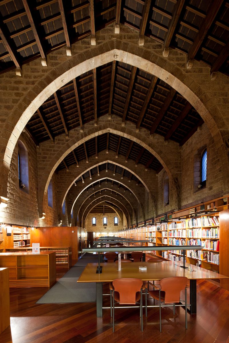 <div class='imageHoverDetail'>
             <p class='imageHoverTitle twoLineBreak'>Biblioteca de Catalunya. Sala general</p>
             <p class='imageHoverAutor oneLineBreak'>Autor: Pepe Navarro</p>
             <button class='imageHoverBtn'>Mostra els detalls de la imatge <span class='sr-only'>Biblioteca de Catalunya. Sala general</span></button>
             </div>