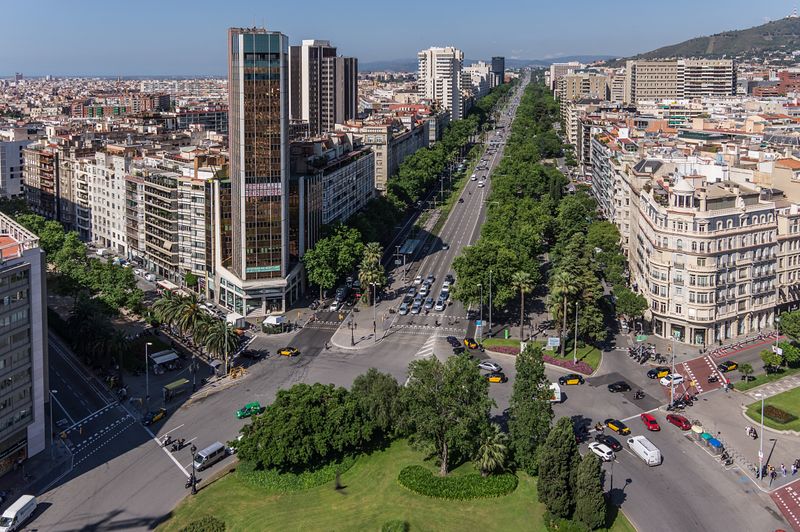 <div class='imageHoverDetail'>
             <p class='imageHoverTitle twoLineBreak'>Vista aèria des de la plaça de Francesc Macià fins a la Zona Universitària de...</p>
             <p class='imageHoverAutor oneLineBreak'>Autor: AL PHT Air Picture TAVISA</p>
             <button class='imageHoverBtn'>Mostra els detalls de la imatge <span class='sr-only'>Vista aèria des de la plaça de Francesc Macià fins a la Zona Universitària de...</span></button>
             </div>