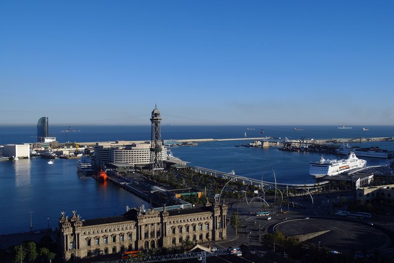 <div class='imageHoverDetail'>
             <p class='imageHoverTitle twoLineBreak'>Port de Barcelona. Vista panoràmica</p>
             <p class='imageHoverAutor oneLineBreak'>Autor: Vicente Zambrano González</p>
             <button class='imageHoverBtn'>Mostra els detalls de la imatge <span class='sr-only'>Port de Barcelona. Vista panoràmica</span></button>
             </div>