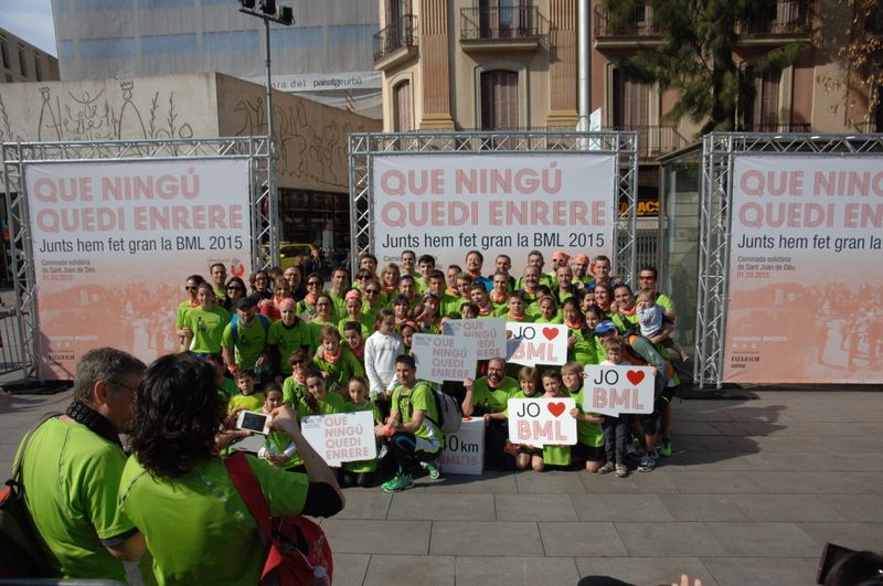 <div class='imageHoverDetail'>
             <p class='imageHoverTitle twoLineBreak'>Caminada solidària de Sant Joan de Déu. Fotografies davant del photocall</p>
             <p class='imageHoverAutor oneLineBreak'>Autor: Antonio Lajusticia Bueno</p>
             <button class='imageHoverBtn'>Mostra els detalls de la imatge <span class='sr-only'>Caminada solidària de Sant Joan de Déu. Fotografies davant del photocall</span></button>
             </div>