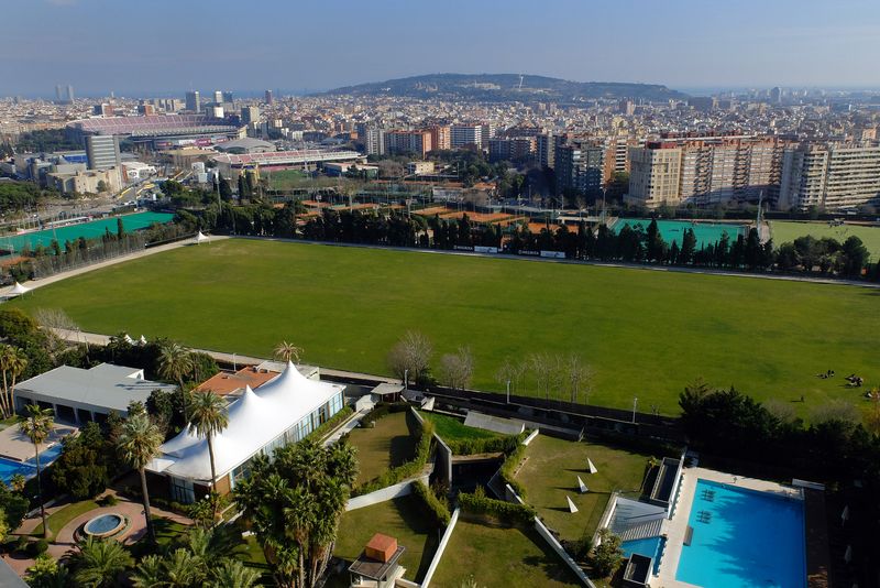 <div class='imageHoverDetail'>
             <p class='imageHoverTitle twoLineBreak'>Vista de Barcelona des del Reial Club de Polo de Barcelona cap a la muntanya ...</p>
             <p class='imageHoverAutor oneLineBreak'>Autor: Vicente Zambrano González</p>
             <button class='imageHoverBtn'>Mostra els detalls de la imatge <span class='sr-only'>Vista de Barcelona des del Reial Club de Polo de Barcelona cap a la muntanya ...</span></button>
             </div>