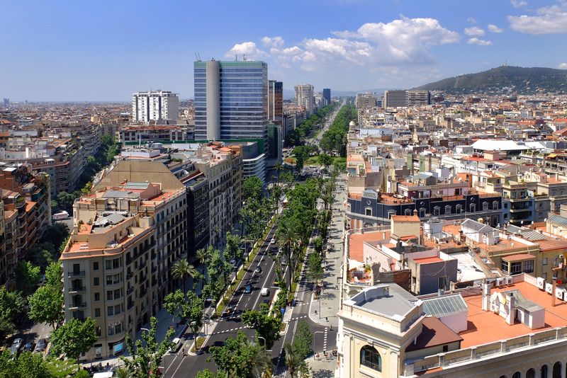 <div class='imageHoverDetail'>
             <p class='imageHoverTitle twoLineBreak'>Avinguda Diagonal. Vista aèria de la Diagonal des de la cruïlla amb Buenos Ai...</p>
             <p class='imageHoverAutor oneLineBreak'>Autor: Vicente Zambrano González</p>
             <button class='imageHoverBtn'>Mostra els detalls de la imatge <span class='sr-only'>Avinguda Diagonal. Vista aèria de la Diagonal des de la cruïlla amb Buenos Ai...</span></button>
             </div>