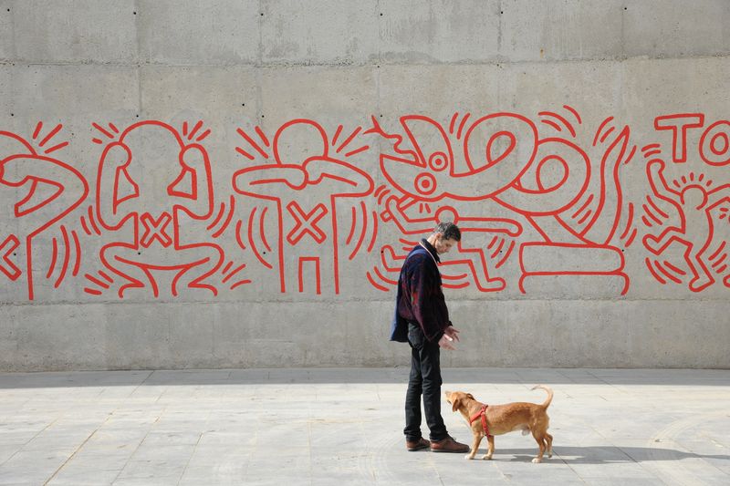 <div class='imageHoverDetail'>
             <p class='imageHoverTitle twoLineBreak'>Mural contra la sida de Keith Haring</p>
             <p class='imageHoverAutor oneLineBreak'>Autor: Antonio Lajusticia Bueno</p>
             <button class='imageHoverBtn'>Mostra els detalls de la imatge <span class='sr-only'>Mural contra la sida de Keith Haring</span></button>
             </div>