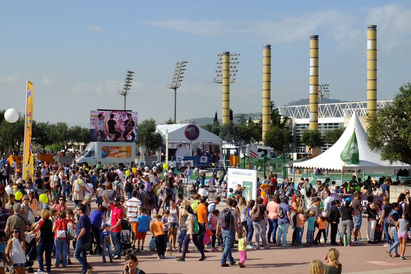 <div class='imageHoverDetail'>
             <p class='imageHoverTitle twoLineBreak'>Festa dels Súpers a l'Anella Olímpica. Cues al voltant de l'estadi</p>
             <p class='imageHoverAutor oneLineBreak'>Autor: Vicente Zambrano González</p>
             <button class='imageHoverBtn'>Mostra els detalls de la imatge <span class='sr-only'>Festa dels Súpers a l'Anella Olímpica. Cues al voltant de l'estadi</span></button>
             </div>