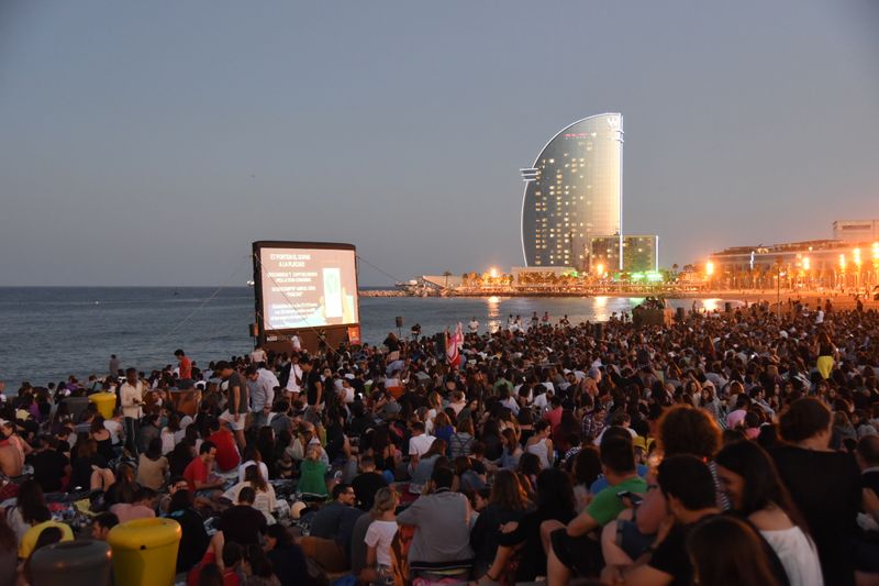 <div class='imageHoverDetail'>
             <p class='imageHoverTitle twoLineBreak'>Cinema a la platja de Sant Sebastià a l'estiu</p>
             <p class='imageHoverAutor oneLineBreak'>Autor: Antonio Lajusticia Bueno</p>
             <button class='imageHoverBtn'>Mostra els detalls de la imatge <span class='sr-only'>Cinema a la platja de Sant Sebastià a l'estiu</span></button>
             </div>