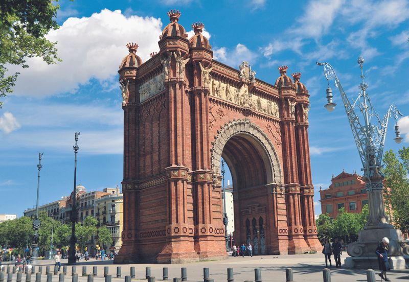 <div class='imageHoverDetail'>
             <p class='imageHoverTitle twoLineBreak'>Arc de Triomf</p>
             <p class='imageHoverAutor oneLineBreak'>Autor: Antonio Lajusticia Bueno</p>
             <button class='imageHoverBtn'>Mostra els detalls de la imatge <span class='sr-only'>Arc de Triomf</span></button>
             </div>