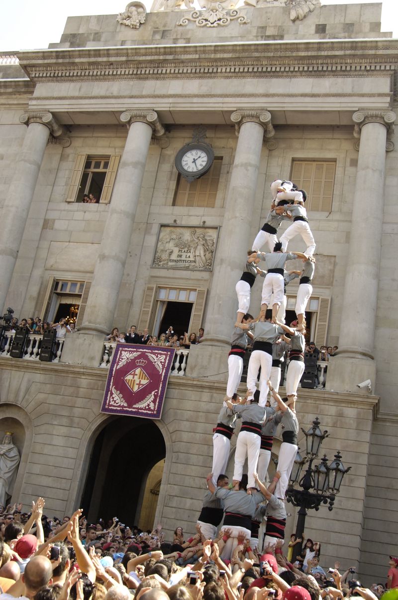 <div class='imageHoverDetail'>
             <p class='imageHoverTitle twoLineBreak'>La Mercè 2009. Jornada castellera. Castellers de Sants</p>
             <p class='imageHoverAutor oneLineBreak'>Autor: Antonio Lajusticia Bueno</p>
             <button class='imageHoverBtn'>Mostra els detalls de la imatge <span class='sr-only'>La Mercè 2009. Jornada castellera. Castellers de Sants</span></button>
             </div>