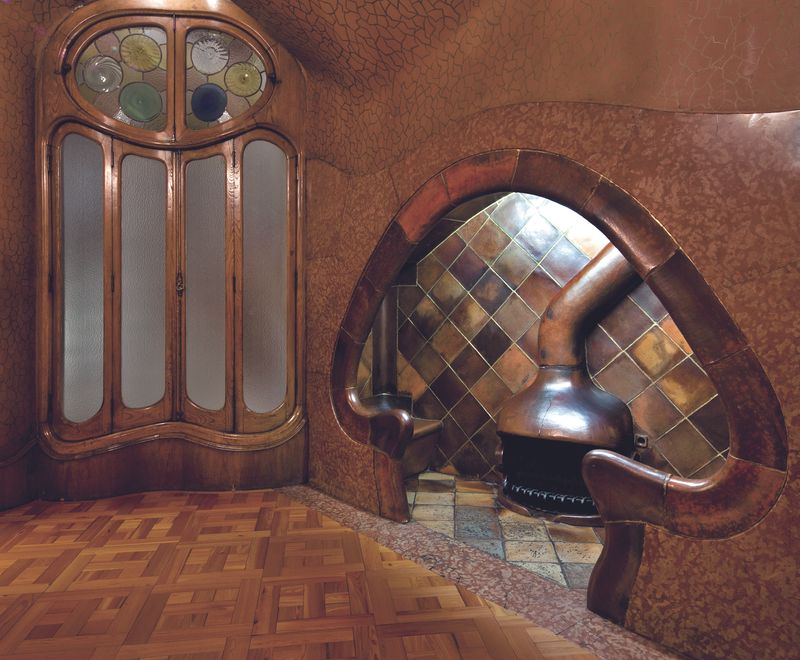 <div class='imageHoverDetail'>
             <p class='imageHoverTitle twoLineBreak'>Casa Batlló. Sala amb xemeneia</p>
             <p class='imageHoverAutor oneLineBreak'>Autor: Pepe Navarro</p>
             <button class='imageHoverBtn'>Mostra els detalls de la imatge <span class='sr-only'>Casa Batlló. Sala amb xemeneia</span></button>
             </div>