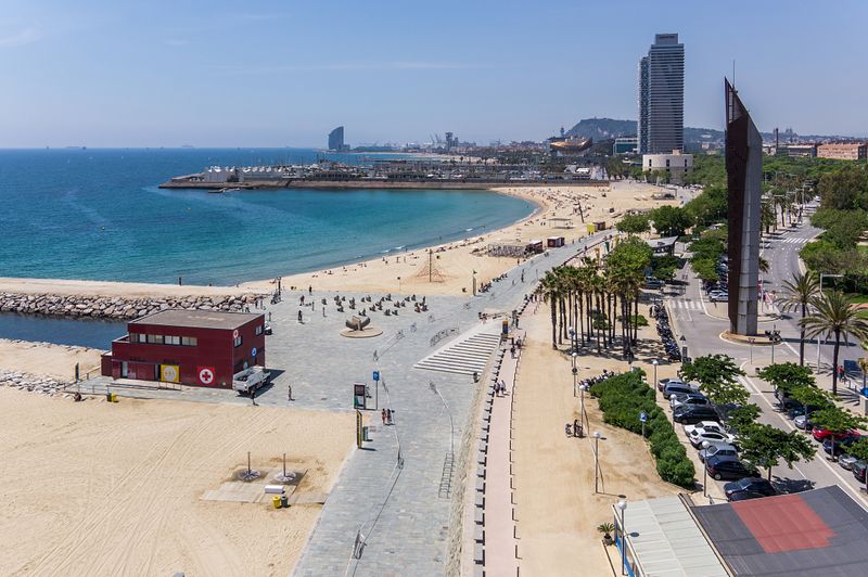 <div class='imageHoverDetail'>
             <p class='imageHoverTitle twoLineBreak'>Platja de la Nova Icària</p>
             <p class='imageHoverAutor oneLineBreak'>Autor: AL PHT Air Picture TAVISA</p>
             <button class='imageHoverBtn'>Mostra els detalls de la imatge <span class='sr-only'>Platja de la Nova Icària</span></button>
             </div>