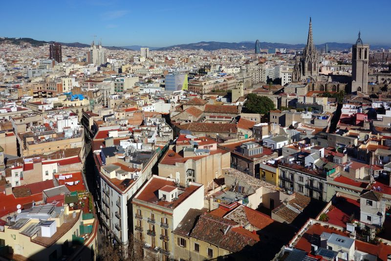 <div class='imageHoverDetail'>
             <p class='imageHoverTitle twoLineBreak'>Vista parcial de Ciutat Vella direcció Besòs</p>
             <p class='imageHoverAutor oneLineBreak'>Autor: Vicente Zambrano González</p>
             <button class='imageHoverBtn'>Mostra els detalls de la imatge <span class='sr-only'>Vista parcial de Ciutat Vella direcció Besòs</span></button>
             </div>