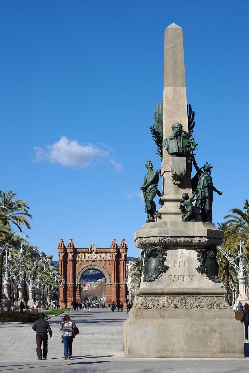 <div class='imageHoverDetail'>
             <p class='imageHoverTitle twoLineBreak'>Monument a Rius i Taulet</p>
             <p class='imageHoverAutor oneLineBreak'>Autor: Vicente Zambrano González</p>
             <button class='imageHoverBtn'>Mostra els detalls de la imatge <span class='sr-only'>Monument a Rius i Taulet</span></button>
             </div>