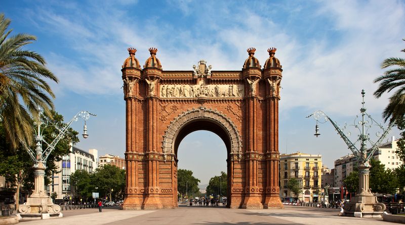 <div class='imageHoverDetail'>
             <p class='imageHoverTitle twoLineBreak'>Arc de Triomf</p>
             <p class='imageHoverAutor oneLineBreak'>Autor: Pepe Navarro</p>
             <button class='imageHoverBtn'>Mostra els detalls de la imatge <span class='sr-only'>Arc de Triomf</span></button>
             </div>