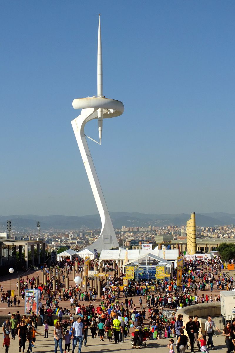 <div class='imageHoverDetail'>
             <p class='imageHoverTitle twoLineBreak'>Festa dels Súpers a l'Anella Olímpica. Públic al voltant de la Torre de Calat...</p>
             <p class='imageHoverAutor oneLineBreak'>Autor: Vicente Zambrano González</p>
             <button class='imageHoverBtn'>Mostra els detalls de la imatge <span class='sr-only'>Festa dels Súpers a l'Anella Olímpica. Públic al voltant de la Torre de Calat...</span></button>
             </div>