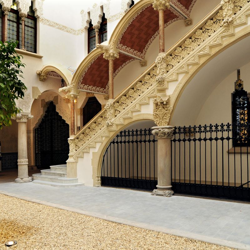 <div class='imageHoverDetail'>
             <p class='imageHoverTitle twoLineBreak'>Palau Macaya (Casa Macaya). Escales del pati al pas superior</p>
             <p class='imageHoverAutor oneLineBreak'>Autor: Antonio Lajusticia Bueno</p>
             <button class='imageHoverBtn'>Mostra els detalls de la imatge <span class='sr-only'>Palau Macaya (Casa Macaya). Escales del pati al pas superior</span></button>
             </div>