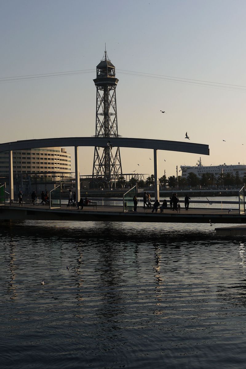 <div class='imageHoverDetail'>
             <p class='imageHoverTitle twoLineBreak'>Rambla de Mar i Torre de Jaume I</p>
             <p class='imageHoverAutor oneLineBreak'>Autor: Vicente Zambrano González</p>
             <button class='imageHoverBtn'>Mostra els detalls de la imatge <span class='sr-only'>Rambla de Mar i Torre de Jaume I</span></button>
             </div>