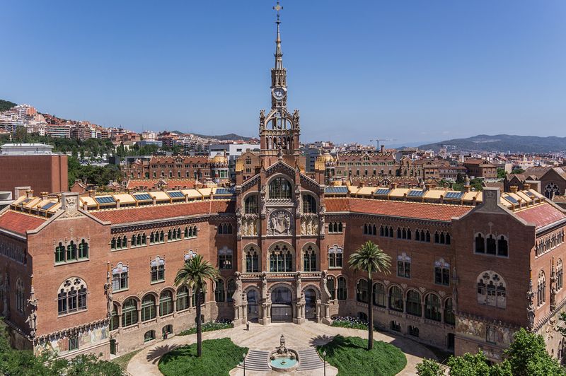 <div class='imageHoverDetail'>
             <p class='imageHoverTitle twoLineBreak'>Vista aèria de l'Hospital de Sant Pau. Edifici principal</p>
             <p class='imageHoverAutor oneLineBreak'>Autor: AL PHT Air Picture TAVISA</p>
             <button class='imageHoverBtn'>Mostra els detalls de la imatge <span class='sr-only'>Vista aèria de l'Hospital de Sant Pau. Edifici principal</span></button>
             </div>