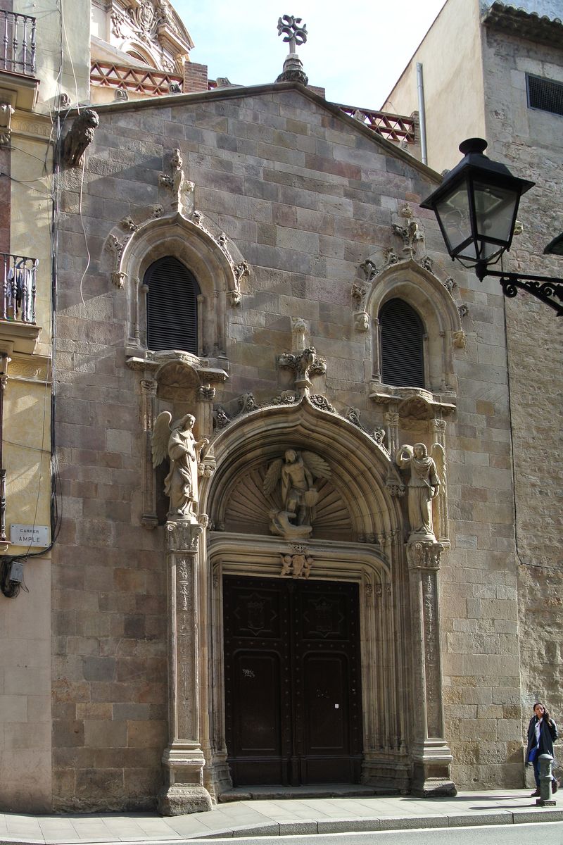 <div class='imageHoverDetail'>
             <p class='imageHoverTitle twoLineBreak'>Basílica de la Mercè. Porta lateral decorada amb escultures d'àngels</p>
             <p class='imageHoverAutor oneLineBreak'>Autor: Vicente Zambrano González</p>
             <button class='imageHoverBtn'>Mostra els detalls de la imatge <span class='sr-only'>Basílica de la Mercè. Porta lateral decorada amb escultures d'àngels</span></button>
             </div>