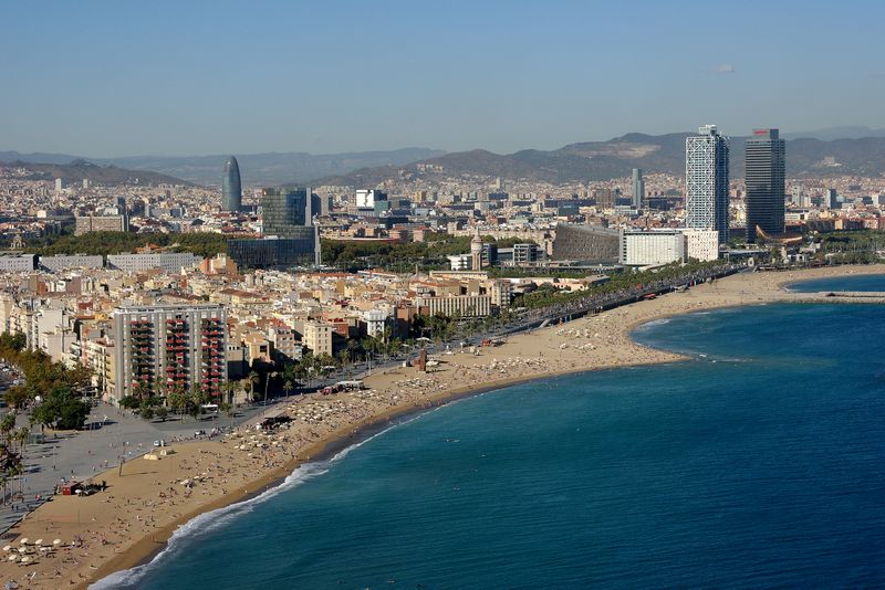 <div class='imageHoverDetail'>
             <p class='imageHoverTitle twoLineBreak'>Vista panoràmica del litoral des de la platja de Sant Miquel a l'espigó del Gas</p>
             <p class='imageHoverAutor oneLineBreak'>Autor: Vicente Zambrano González</p>
             <button class='imageHoverBtn'>Mostra els detalls de la imatge <span class='sr-only'>Vista panoràmica del litoral des de la platja de Sant Miquel a l'espigó del Gas</span></button>
             </div>