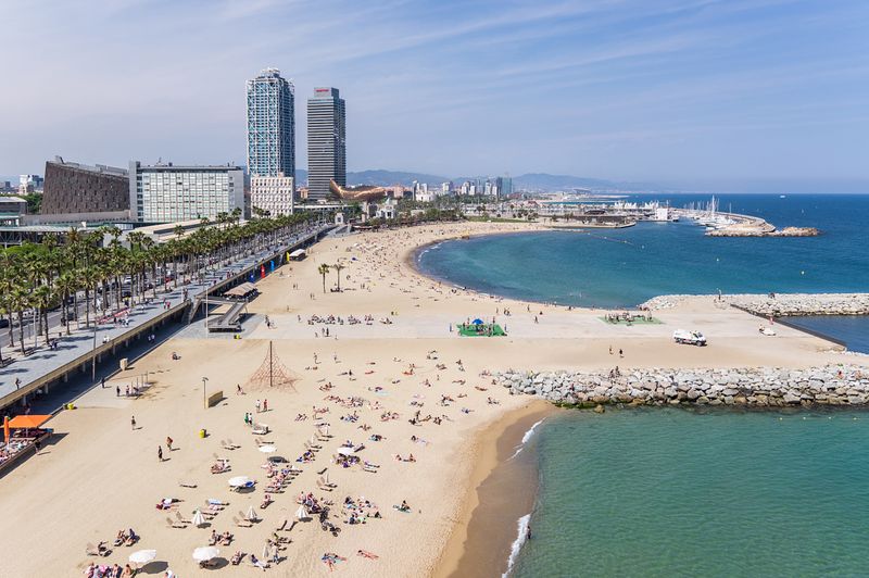 <div class='imageHoverDetail'>
             <p class='imageHoverTitle twoLineBreak'>Platja de la Barceloneta</p>
             <p class='imageHoverAutor oneLineBreak'>Autor: AL PHT Air Picture TAVISA</p>
             <button class='imageHoverBtn'>Mostra els detalls de la imatge <span class='sr-only'>Platja de la Barceloneta</span></button>
             </div>