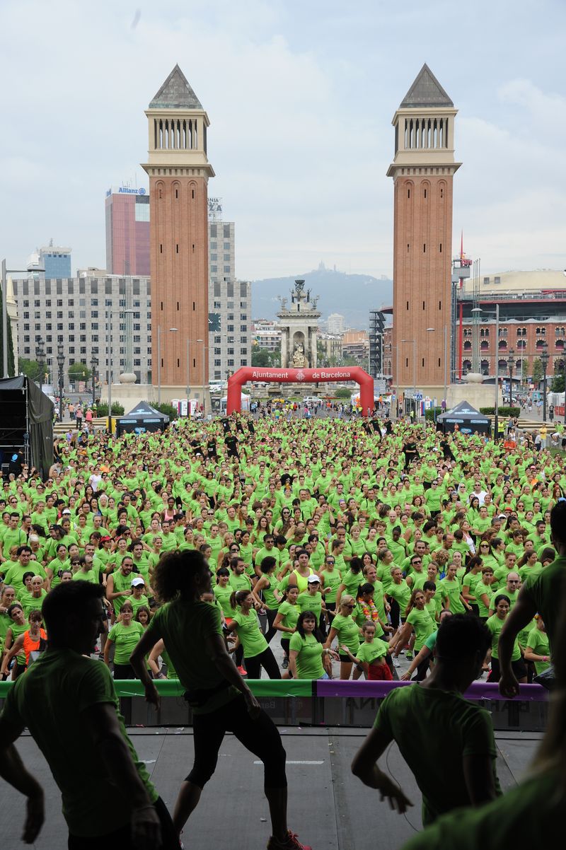 <div class='imageHoverDetail'>
             <p class='imageHoverTitle twoLineBreak'>Fitness Day 2014. Escenari a l'avinguda de la Reina Maria Cristina</p>
             <p class='imageHoverAutor oneLineBreak'>Autor: Antonio Lajusticia Bueno</p>
             <button class='imageHoverBtn'>Mostra els detalls de la imatge <span class='sr-only'>Fitness Day 2014. Escenari a l'avinguda de la Reina Maria Cristina</span></button>
             </div>