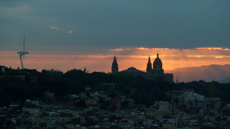 <div class='imageHoverDetail'>
             <p class='imageHoverTitle twoLineBreak'>Vista de la muntanya de Montjuïc al capvespre</p>
             <p class='imageHoverAutor oneLineBreak'>Autor: Vicente Zambrano González</p>
             <button class='imageHoverBtn'>Mostra els detalls de la imatge <span class='sr-only'>Vista de la muntanya de Montjuïc al capvespre</span></button>
             </div>