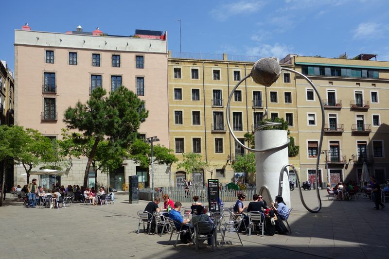 <div class='imageHoverDetail'>
             <p class='imageHoverTitle twoLineBreak'>Plaça de George Orwell amb l'escultura surrealista Monument</p>
             <p class='imageHoverAutor oneLineBreak'>Autor: Vicente Zambrano González</p>
             <button class='imageHoverBtn'>Mostra els detalls de la imatge <span class='sr-only'>Plaça de George Orwell amb l'escultura surrealista Monument</span></button>
             </div>