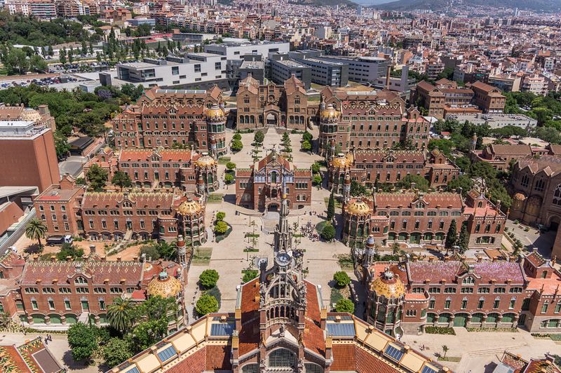 <div class='imageHoverDetail'>
             <p class='imageHoverTitle twoLineBreak'>Vista aèria de l'Hospital de Sant Pau</p>
             <p class='imageHoverAutor oneLineBreak'>Autor: AL PHT Air Picture TAVISA</p>
             <button class='imageHoverBtn'>Mostra els detalls de la imatge <span class='sr-only'>Vista aèria de l'Hospital de Sant Pau</span></button>
             </div>