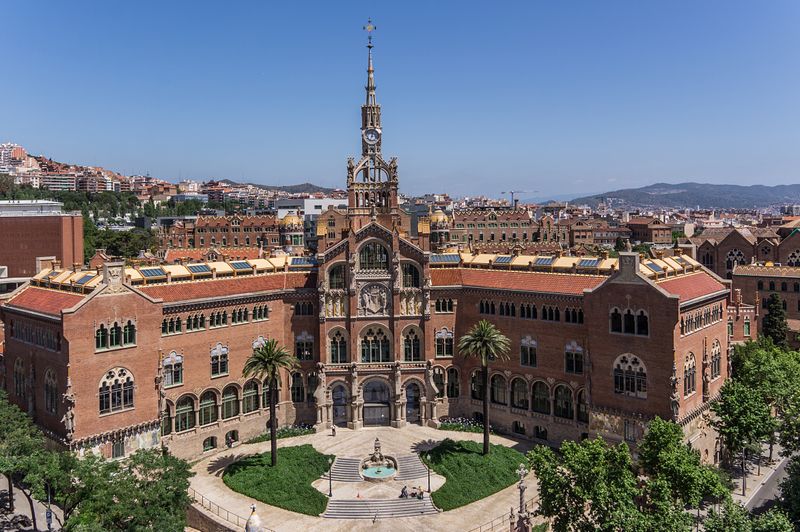 <div class='imageHoverDetail'>
             <p class='imageHoverTitle twoLineBreak'>Vista aèria de l'Hospital de Sant Pau. Edifici principal</p>
             <p class='imageHoverAutor oneLineBreak'>Autor: AL PHT Air Picture TAVISA</p>
             <button class='imageHoverBtn'>Mostra els detalls de la imatge <span class='sr-only'>Vista aèria de l'Hospital de Sant Pau. Edifici principal</span></button>
             </div>