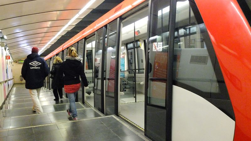 <div class='imageHoverDetail'>
             <p class='imageHoverTitle twoLineBreak'>Funicular de Montjuïc</p>
             <p class='imageHoverAutor oneLineBreak'>Autor: Vicente Zambrano González</p>
             <button class='imageHoverBtn'>Mostra els detalls de la imatge <span class='sr-only'>Funicular de Montjuïc</span></button>
             </div>