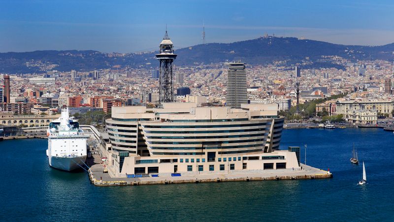 <div class='imageHoverDetail'>
             <p class='imageHoverTitle twoLineBreak'>Vista del Port amb el World Trade Center i la torre de Sant Sebastià</p>
             <p class='imageHoverAutor oneLineBreak'>Autor: HEMAV</p>
             <button class='imageHoverBtn'>Mostra els detalls de la imatge <span class='sr-only'>Vista del Port amb el World Trade Center i la torre de Sant Sebastià</span></button>
             </div>