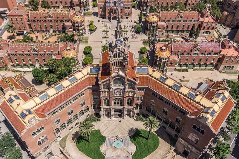 <div class='imageHoverDetail'>
             <p class='imageHoverTitle twoLineBreak'>Vista aèria de l'Hospital de Sant Pau</p>
             <p class='imageHoverAutor oneLineBreak'>Autor: AL PHT Air Picture TAVISA</p>
             <button class='imageHoverBtn'>Mostra els detalls de la imatge <span class='sr-only'>Vista aèria de l'Hospital de Sant Pau</span></button>
             </div>