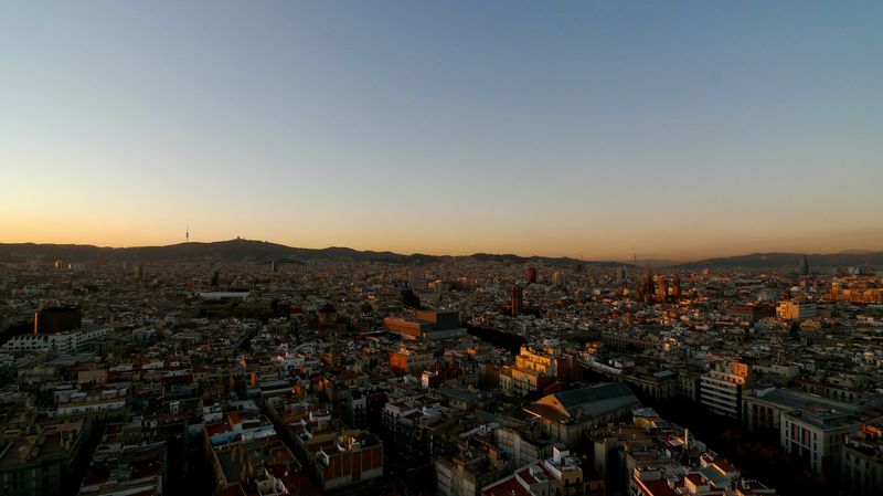 <div class='imageHoverDetail'>
             <p class='imageHoverTitle twoLineBreak'>Vista panoràmica de Barcelona des de la Rambla cap a la muntanya</p>
             <p class='imageHoverAutor oneLineBreak'>Autor: Vicente Zambrano González</p>
             <button class='imageHoverBtn'>Mostra els detalls de la imatge <span class='sr-only'>Vista panoràmica de Barcelona des de la Rambla cap a la muntanya</span></button>
             </div>