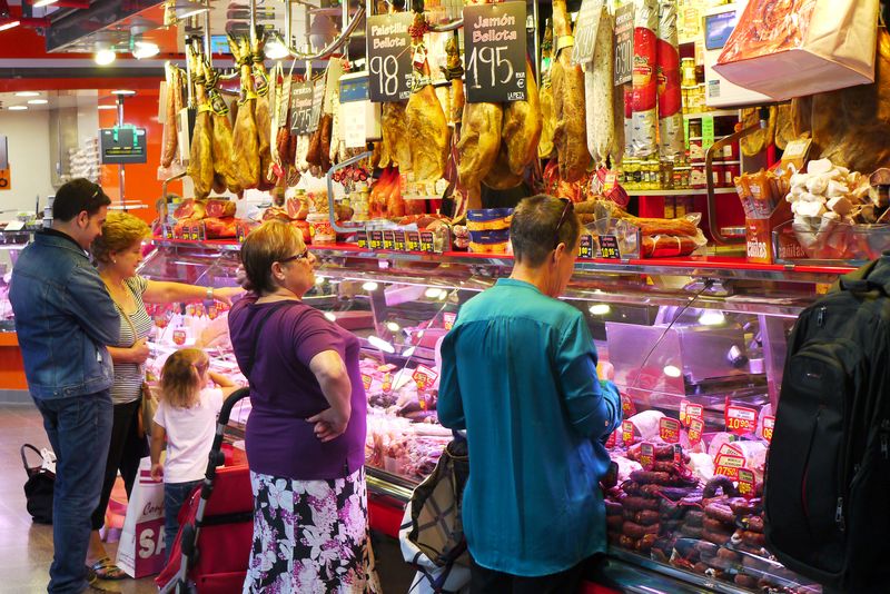 <div class='imageHoverDetail'>
             <p class='imageHoverTitle twoLineBreak'>Mercat de Provençals. Parades</p>
             <p class='imageHoverAutor oneLineBreak'>Autor: Vicente Zambrano González</p>
             <button class='imageHoverBtn'>Mostra els detalls de la imatge <span class='sr-only'>Mercat de Provençals. Parades</span></button>
             </div>