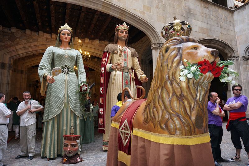 <div class='imageHoverDetail'>
             <p class='imageHoverTitle twoLineBreak'>Corpus. Seguici popular. Gegants de la Ciutat i el Lleó de Barcelona</p>
             <p class='imageHoverAutor oneLineBreak'>Autor: Vicente Zambrano González</p>
             <button class='imageHoverBtn'>Mostra els detalls de la imatge <span class='sr-only'>Corpus. Seguici popular. Gegants de la Ciutat i el Lleó de Barcelona</span></button>
             </div>