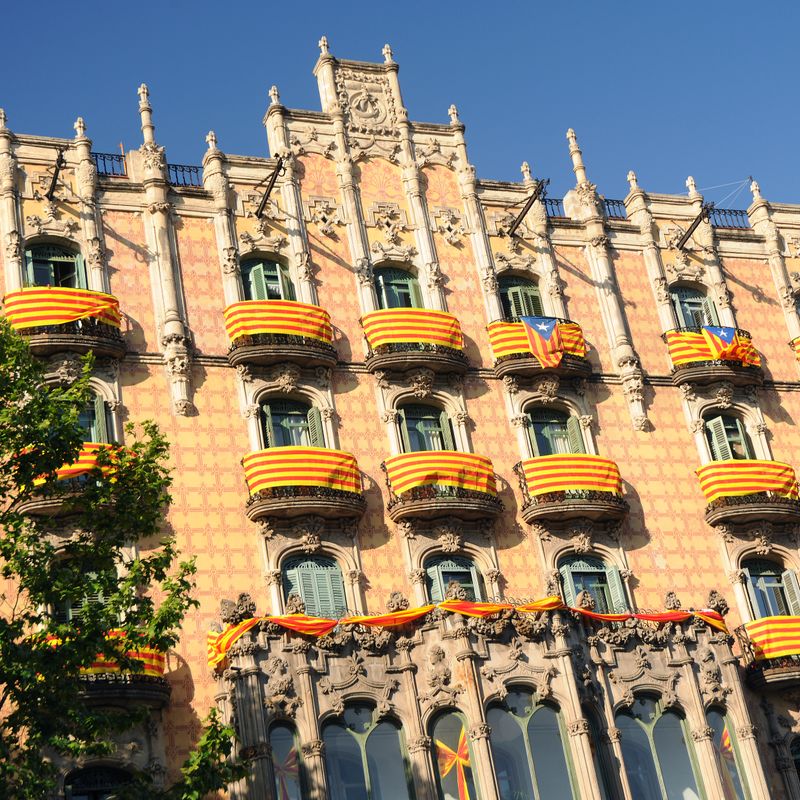 <div class='imageHoverDetail'>
             <p class='imageHoverTitle twoLineBreak'>Casa Ramos amb la façana decorada per Sant Jordi</p>
             <p class='imageHoverAutor oneLineBreak'>Autor: Antonio Lajusticia Bueno</p>
             <button class='imageHoverBtn'>Mostra els detalls de la imatge <span class='sr-only'>Casa Ramos amb la façana decorada per Sant Jordi</span></button>
             </div>