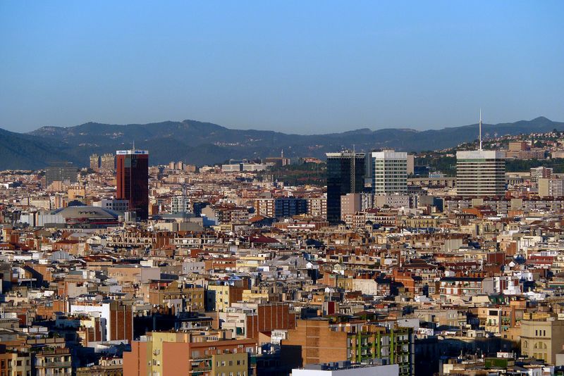 <div class='imageHoverDetail'>
             <p class='imageHoverTitle twoLineBreak'>Vista de Barcelona des del Raval fins a la muntanya</p>
             <p class='imageHoverAutor oneLineBreak'>Autor: Vicente Zambrano González</p>
             <button class='imageHoverBtn'>Mostra els detalls de la imatge <span class='sr-only'>Vista de Barcelona des del Raval fins a la muntanya</span></button>
             </div>