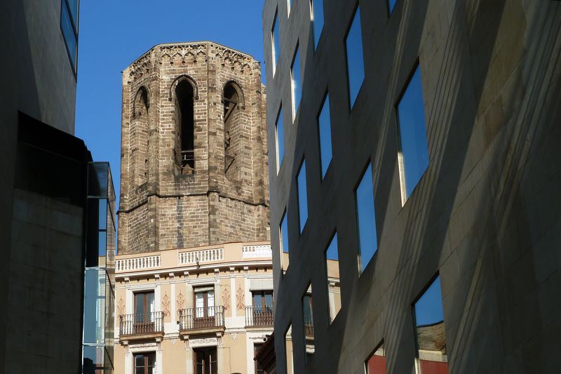 <div class='imageHoverDetail'>
             <p class='imageHoverTitle twoLineBreak'>Torre de Santa Maria del Pi</p>
             <p class='imageHoverAutor oneLineBreak'>Autor: Vicente Zambrano González</p>
             <button class='imageHoverBtn'>Mostra els detalls de la imatge <span class='sr-only'>Torre de Santa Maria del Pi</span></button>
             </div>